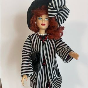 ♥️EFFANBEE Brenda Starr Reporter Doll Dale Messick “Black/White Suit”. EUC♥️